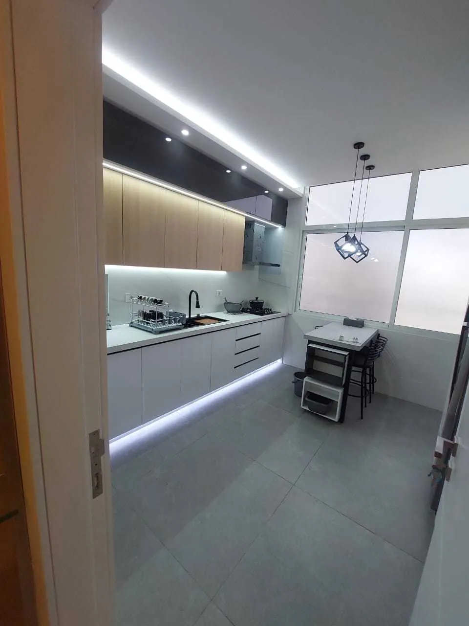 Fully Renovated & Furnished Apartment in Bauchrieh, Metn — الصورة 5