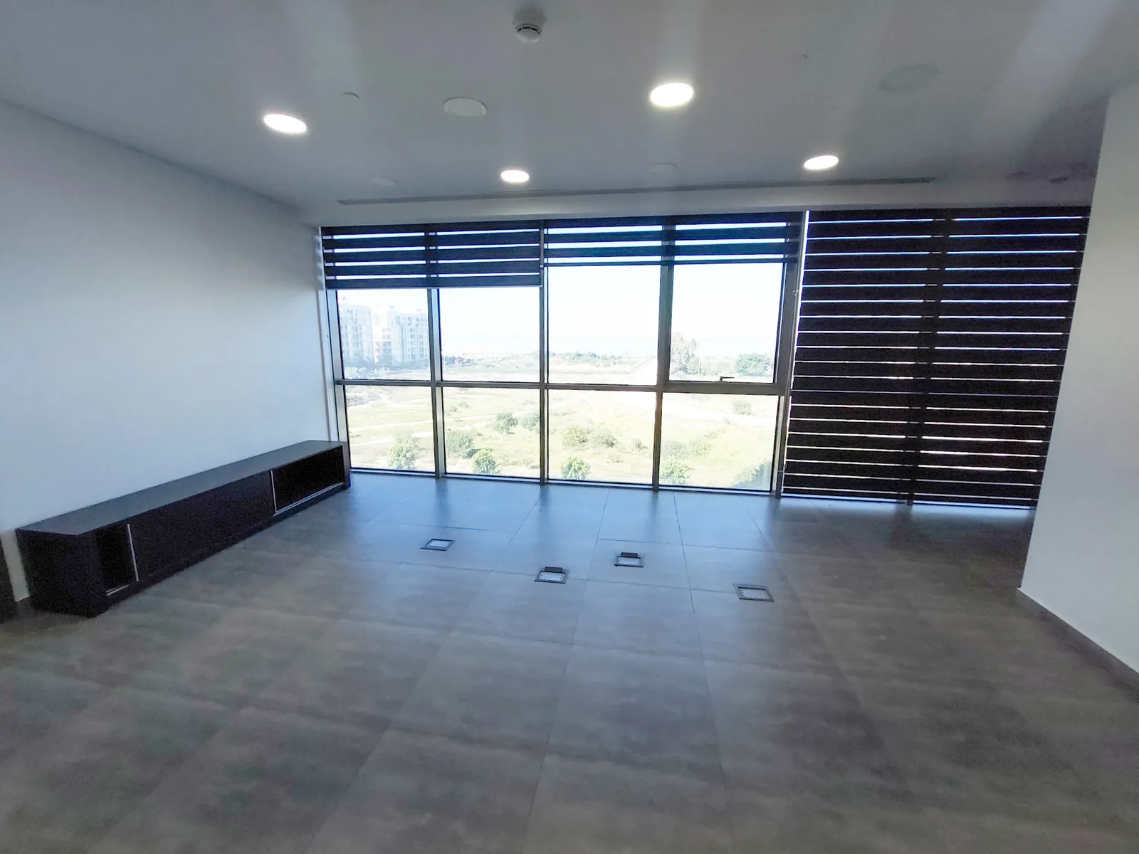 Prime Location Office in Dbayeh, Metn with Sea View — الصورة 3