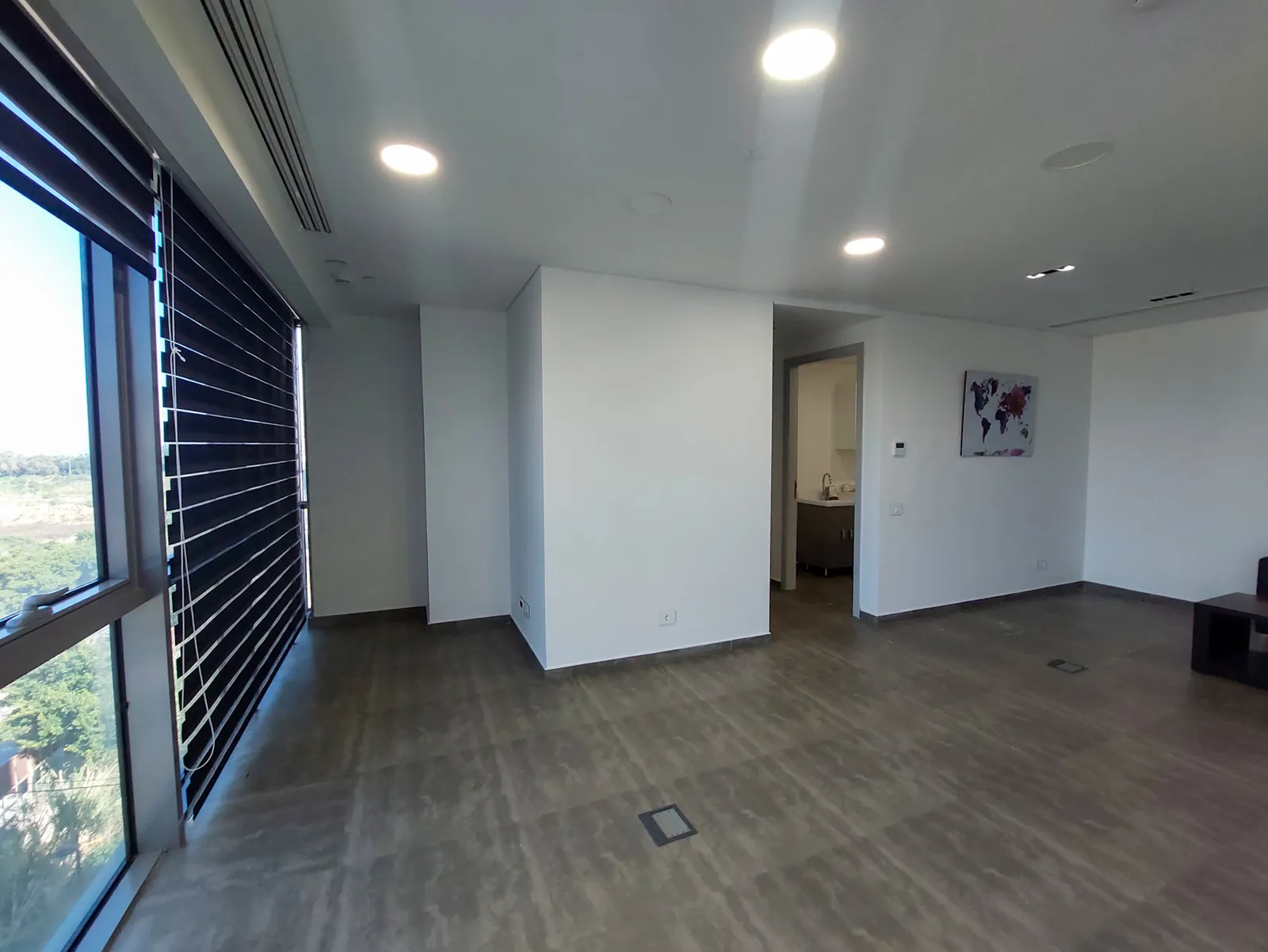 Prime Location Office in Dbayeh, Metn with Sea View — الصورة 4