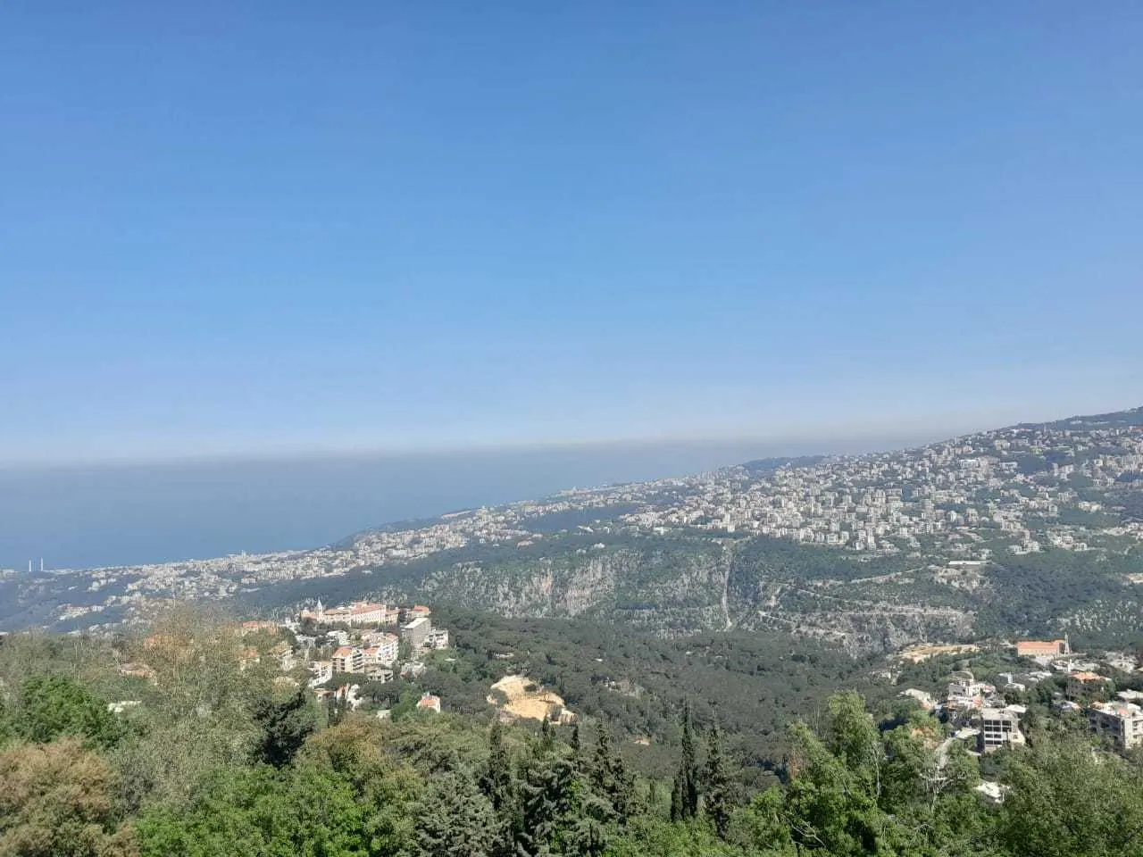 Land in Bikfaya, Metn Overlooking the Ocean and the Mountains — الصورة 2