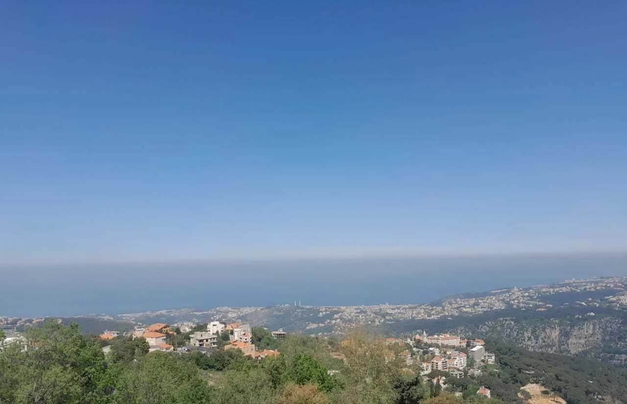 Land in Bikfaya, Metn Overlooking the Ocean and the Mountains — الصورة 3