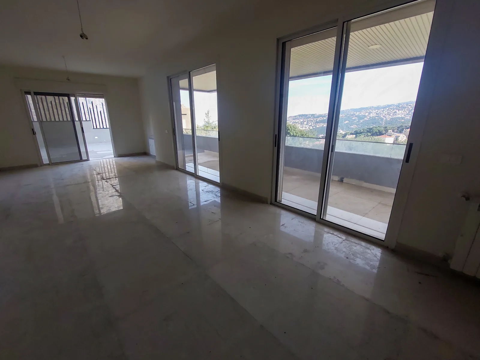 Prime Location Apartment in Qornet El Hamra, Metn with Terrace — photo 2