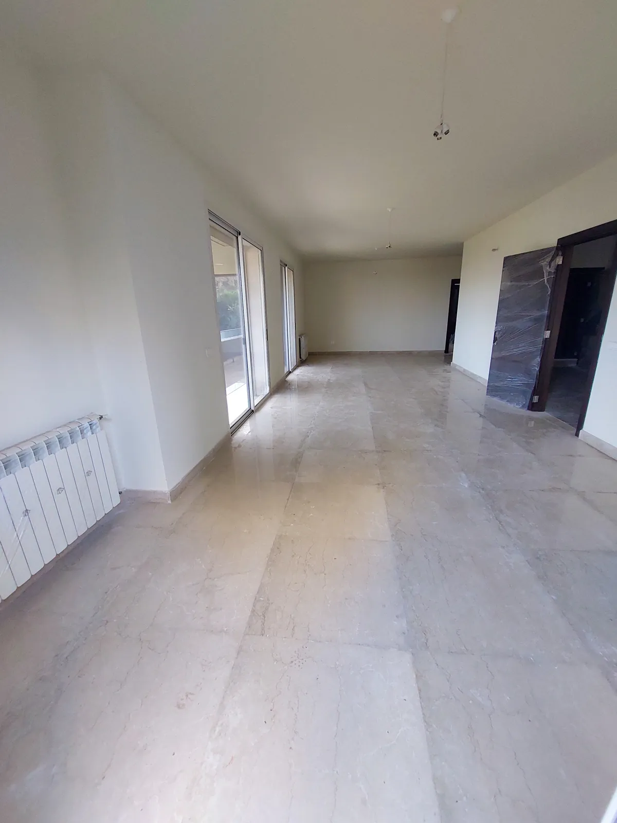 Prime Location Apartment in Qornet El Hamra, Metn with Terrace — photo 3