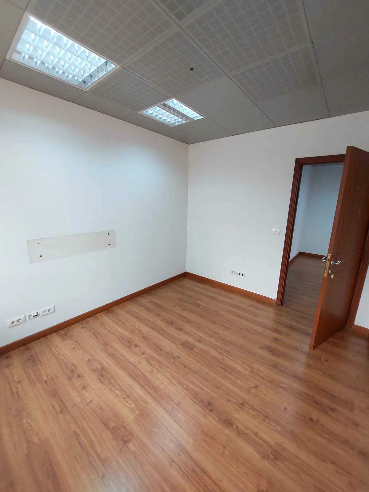 Prime Location Office in Dekwaneh, Metn — الصورة 3