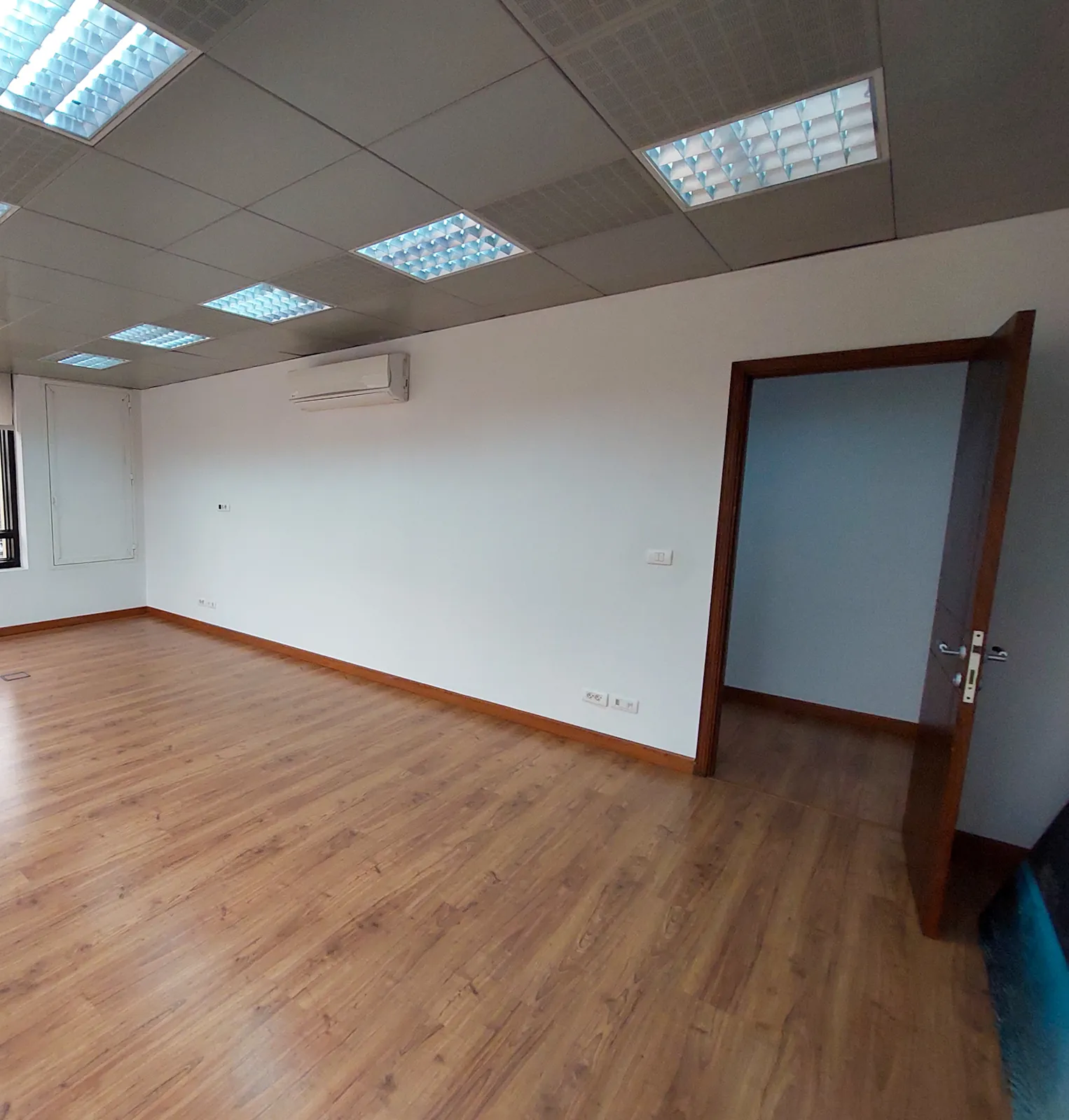 Prime Location Office in Dekwaneh, Metn — الصورة 4