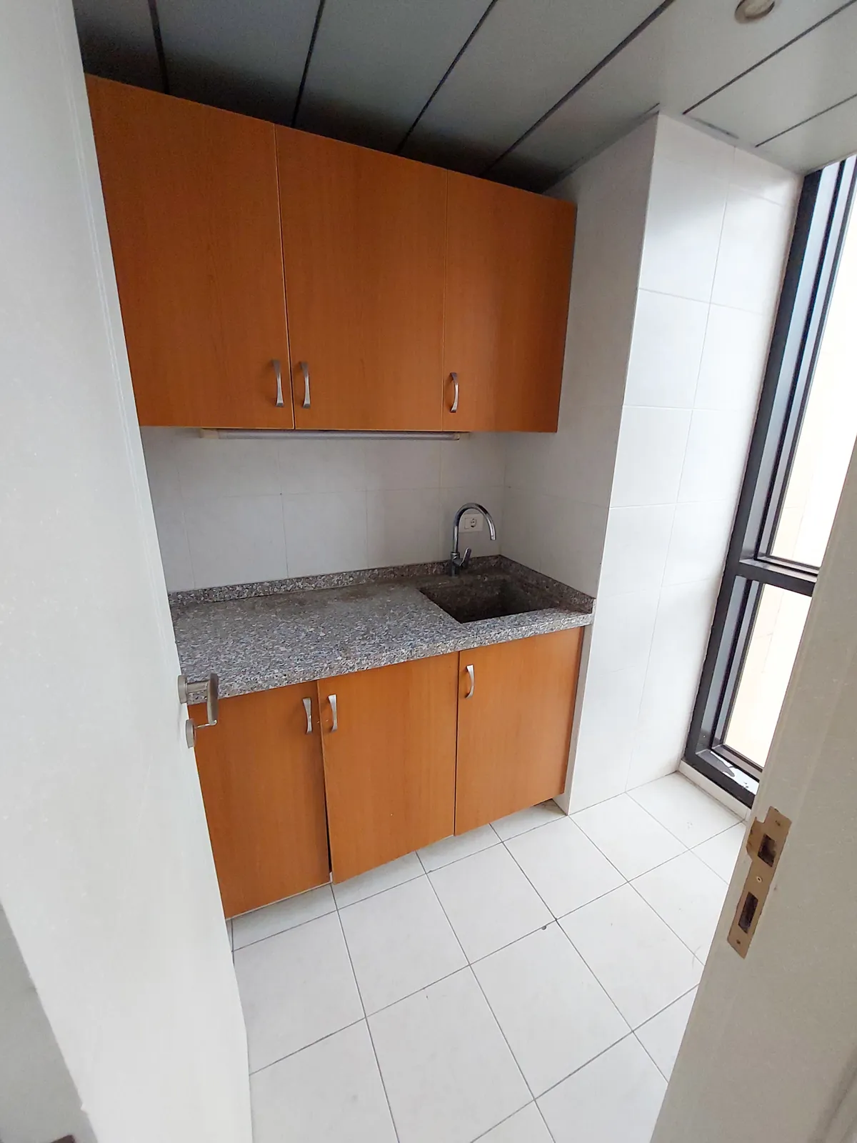 Prime Location Office in Dekwaneh, Metn — الصورة 4