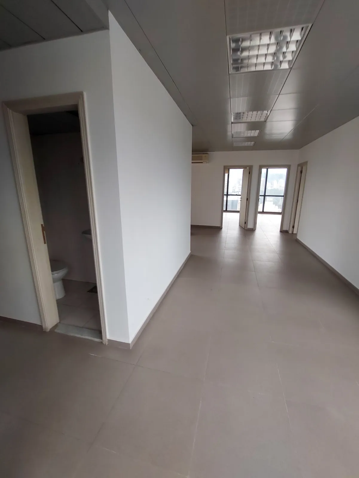 Prime Location Office in Dekwaneh, Metn — الصورة 5