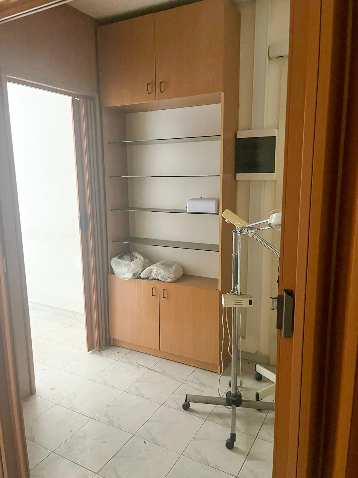 Prime Location Shop/Office in Mazraat Yachouh, Metn — الصورة 2