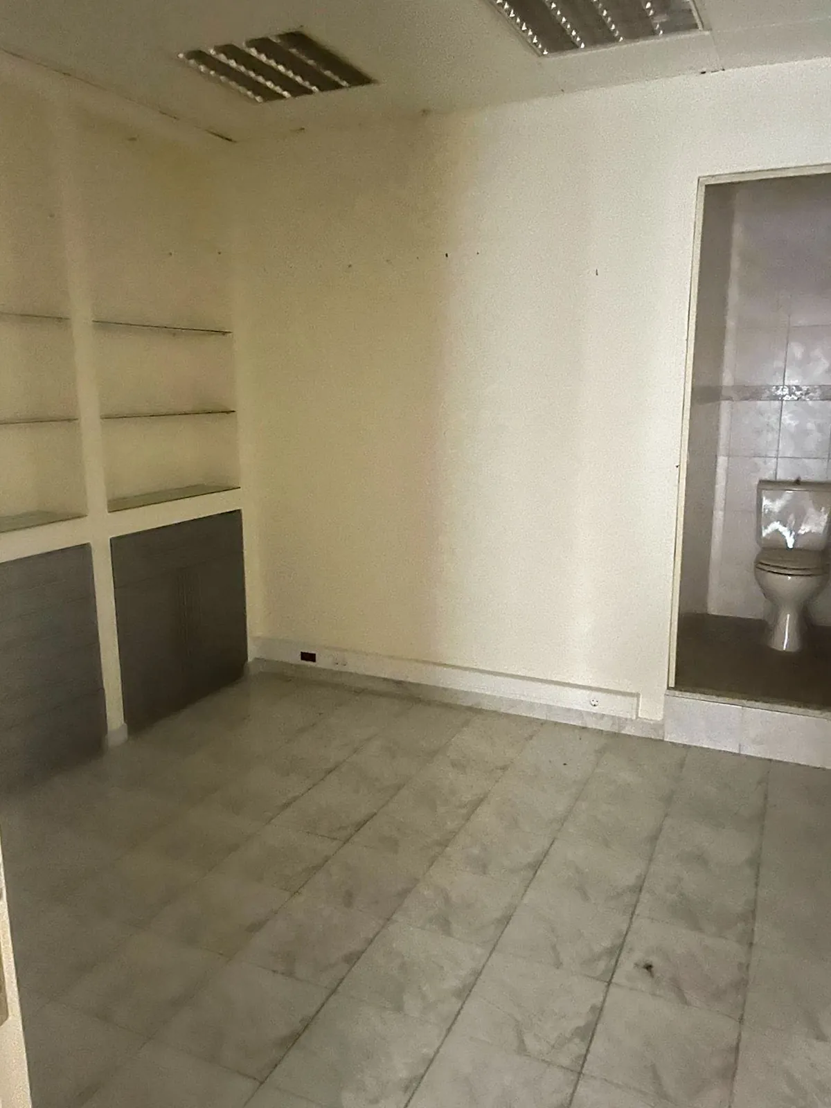 Prime Location Shop/Office in Mazraat Yachouh, Metn — الصورة 4