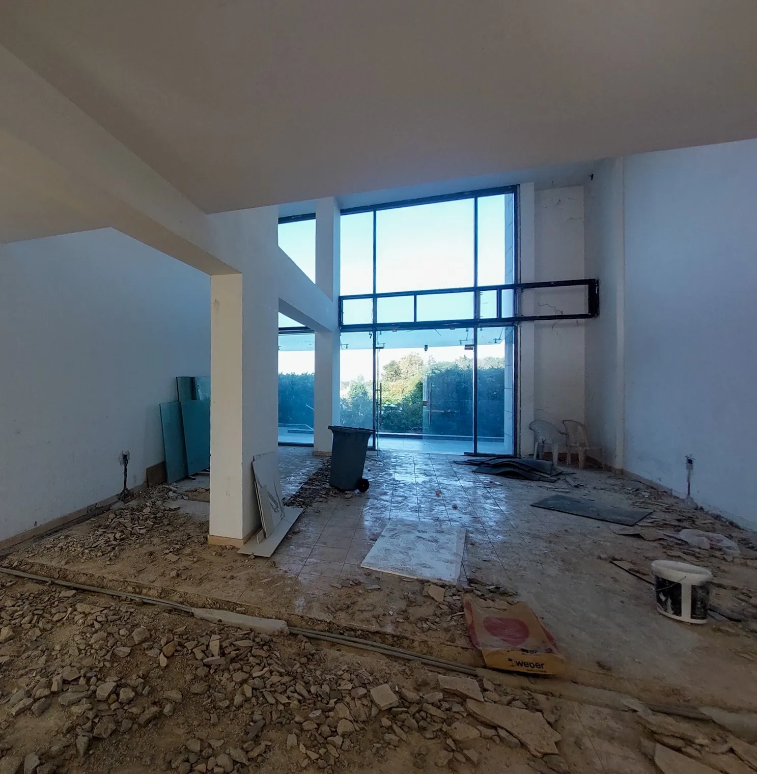 Prime Location Showroom in Dbayeh, Metn — الصورة 2