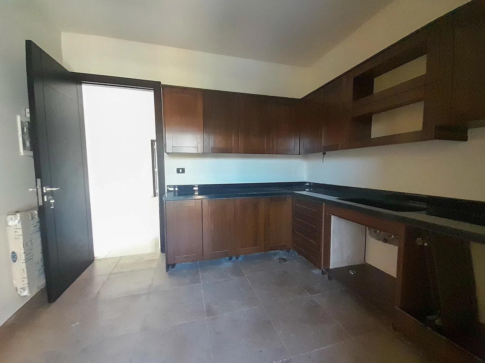 Apartment in Ballouneh with Panoramic Sea and Mountain View — الصورة 2