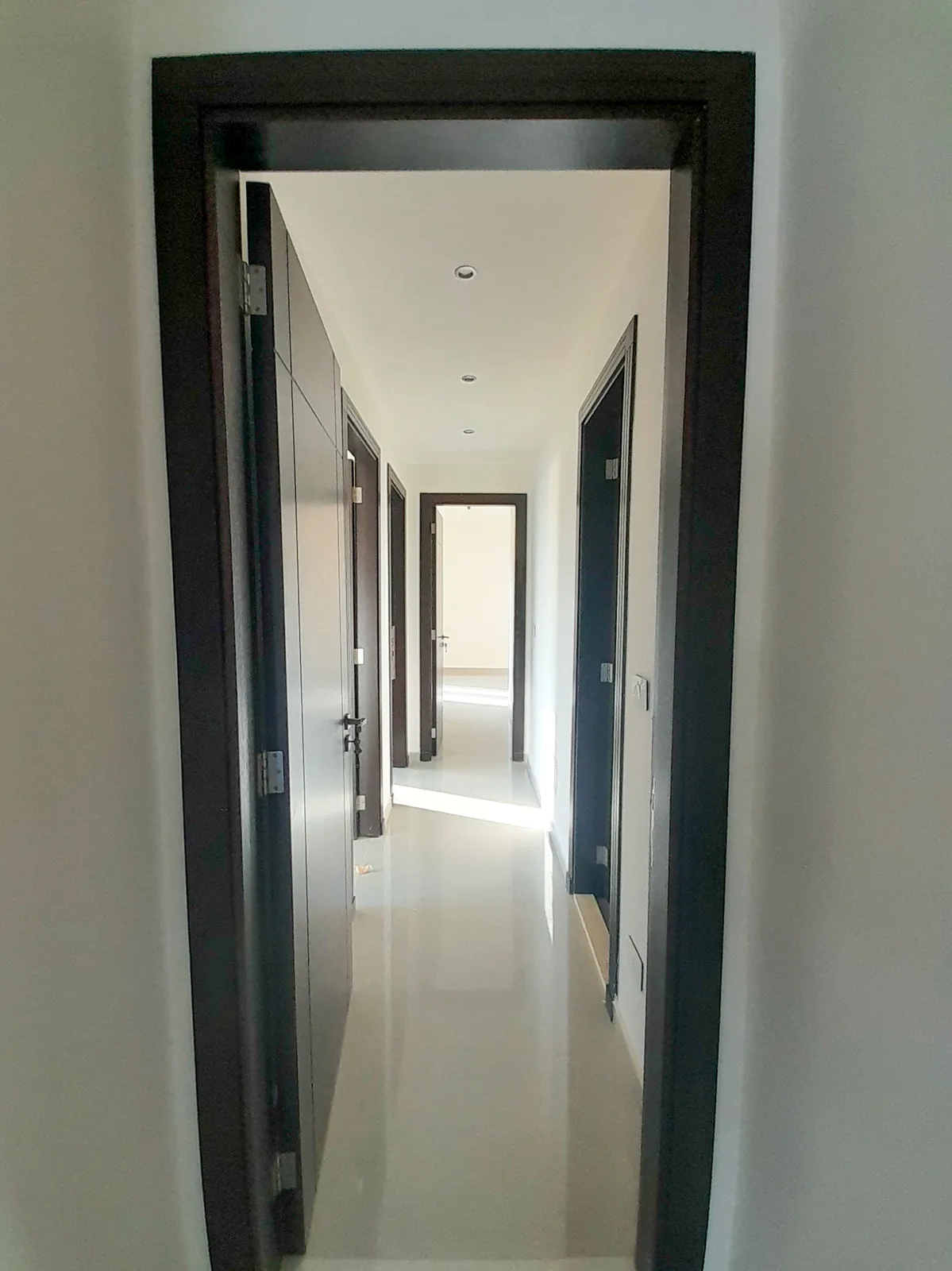Apartment in Ballouneh with Panoramic Sea and Mountain View — الصورة 3