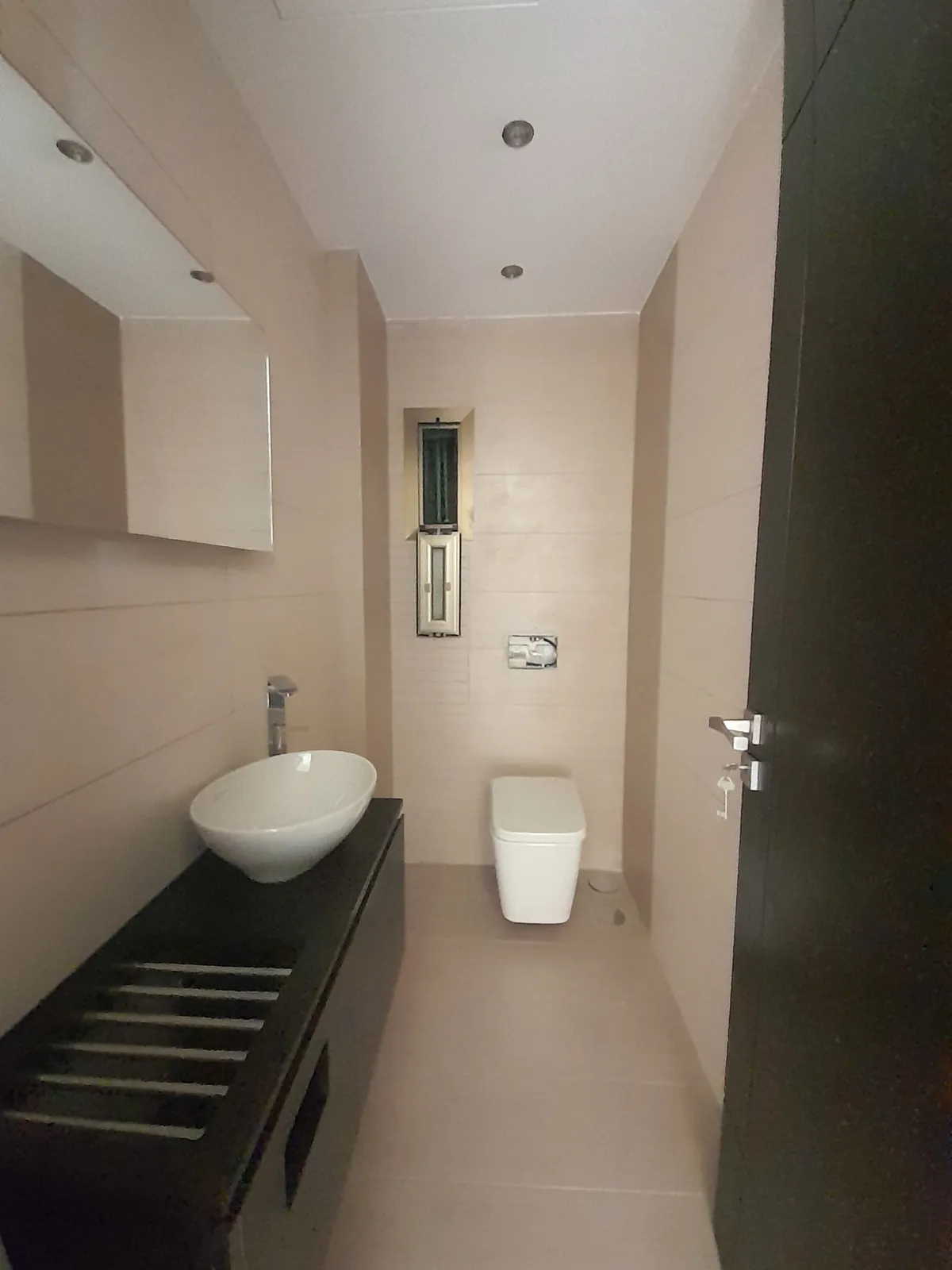 Apartment in Ballouneh with Panoramic Sea and Mountain View — الصورة 4
