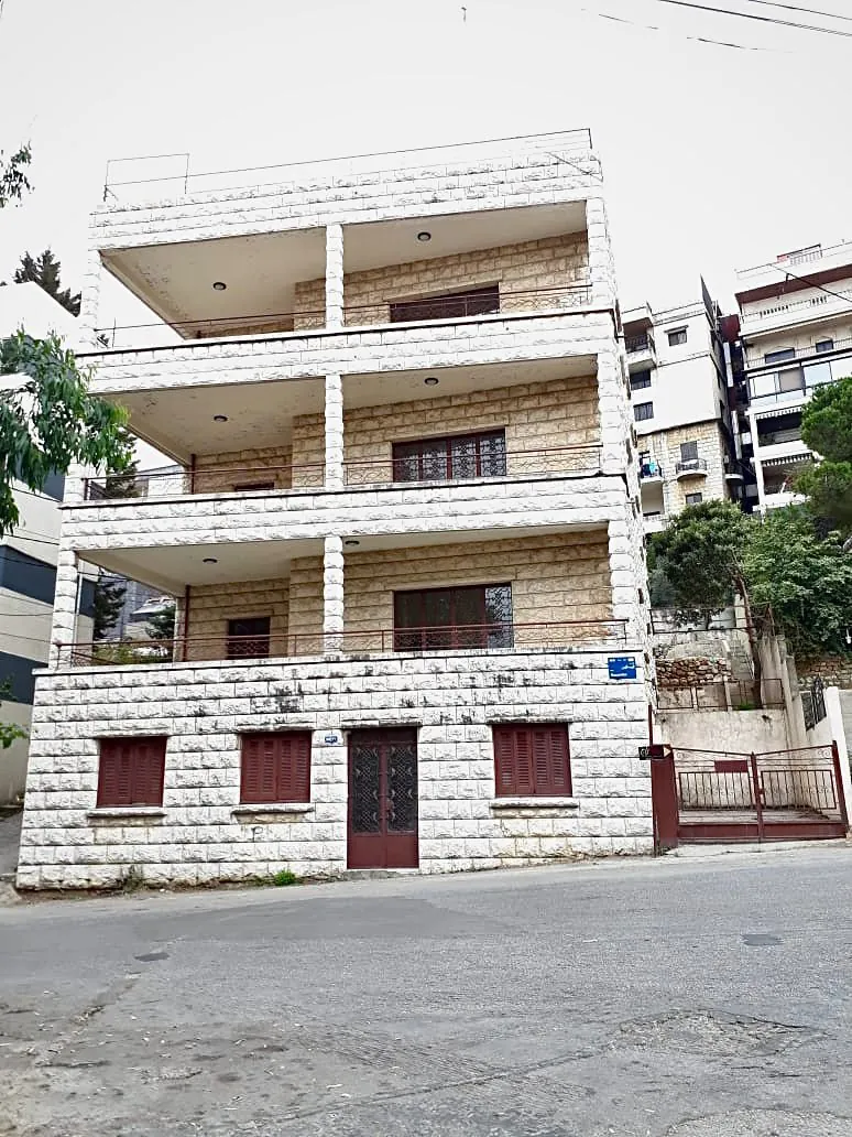 Prime Location Building in Aley Town, Aley, Mount Lebanon — الصورة 2
