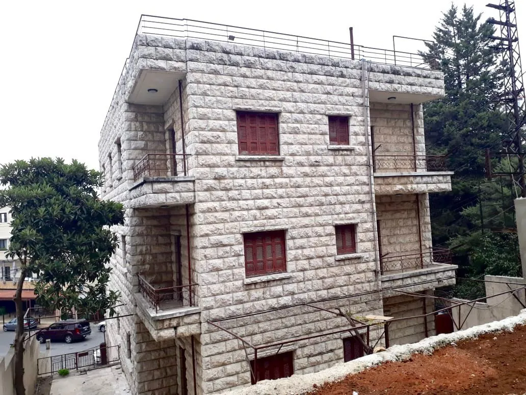 Prime Location Building in Aley Town, Aley, Mount Lebanon — الصورة 3