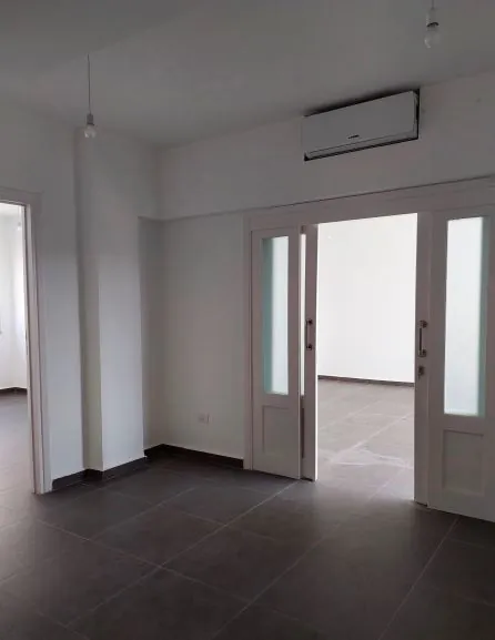 Prime Location Office in Hamra, Beirut — الصورة 2