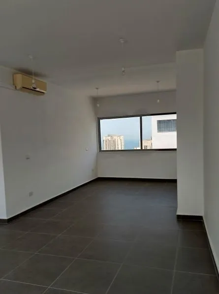 Prime Location Office in Hamra, Beirut — الصورة 3