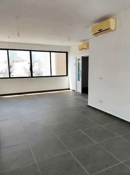 Prime Location Office in Hamra, Beirut — الصورة 4