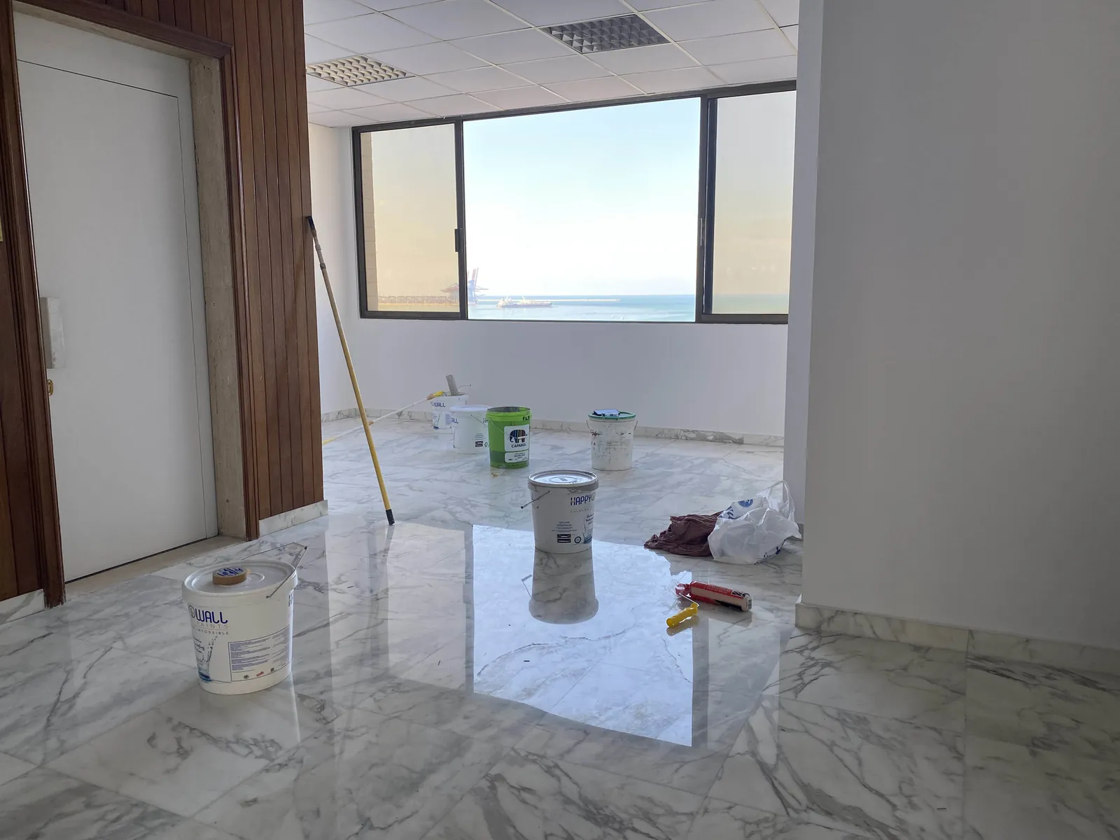 Prime Location Office for Sale or for Rent in Zalka , Metn — الصورة 2