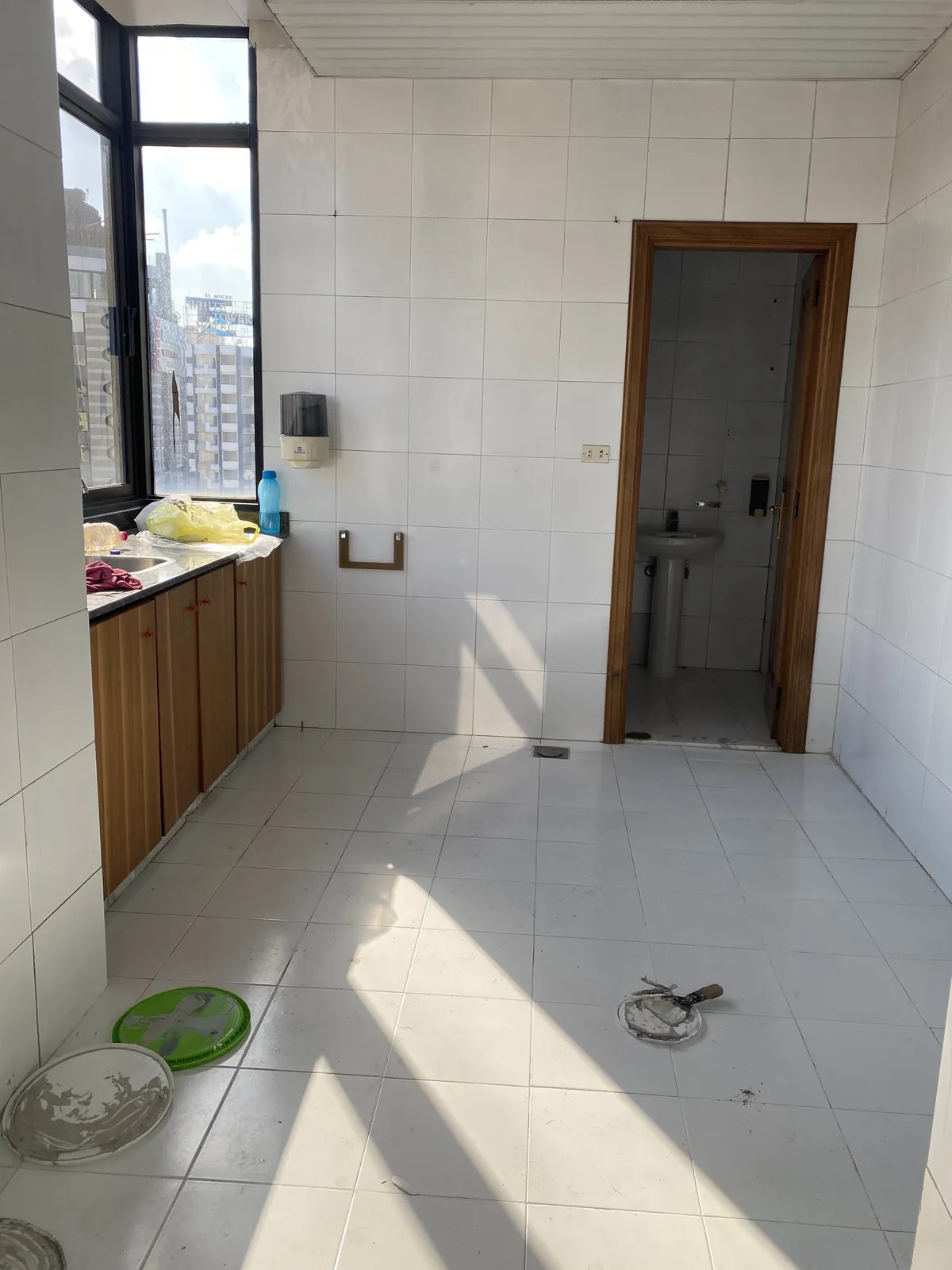 Prime Location Office for Sale or for Rent in Zalka , Metn — الصورة 4