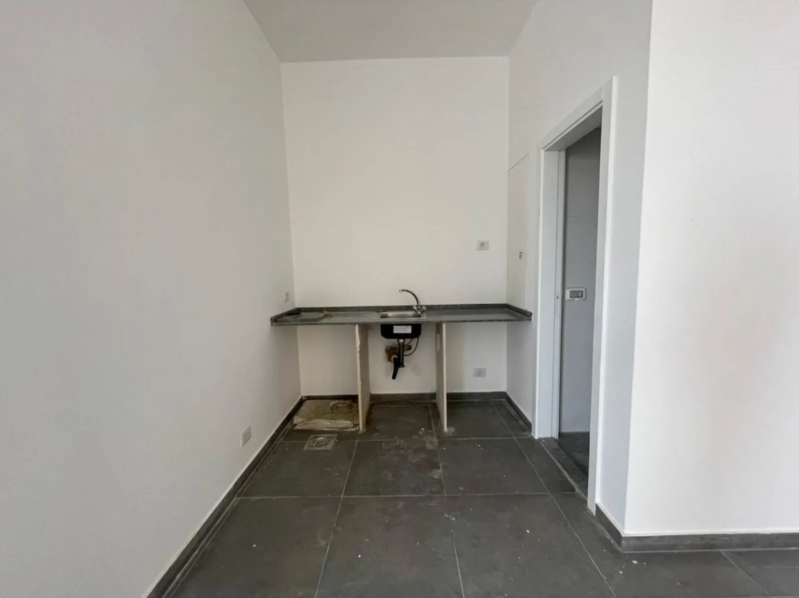 Prime Location Office in Aoukar, Metn — الصورة 3