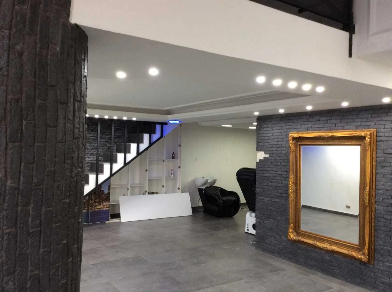 Prime Location Shop for Rent in Hazmieh, Baabda — الصورة 5