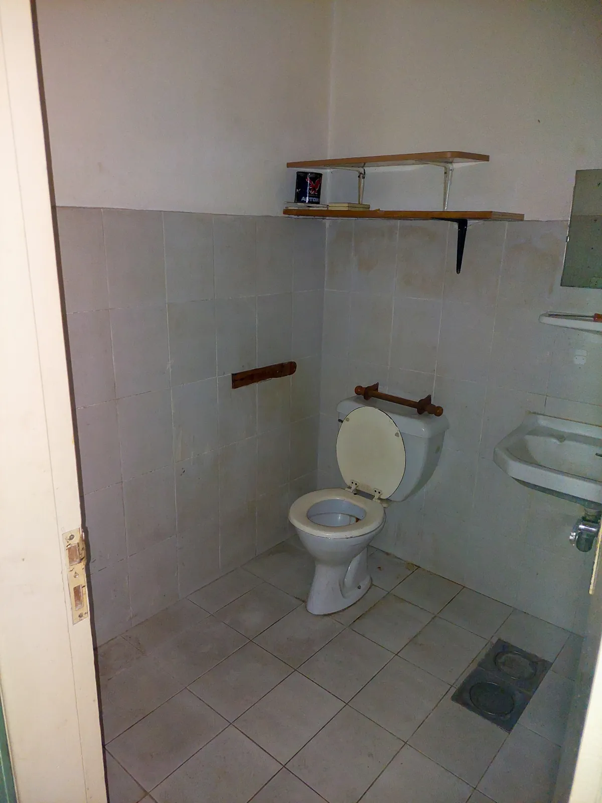 Prime Location Shop in Mazraat Yachouh, Metn — الصورة 4