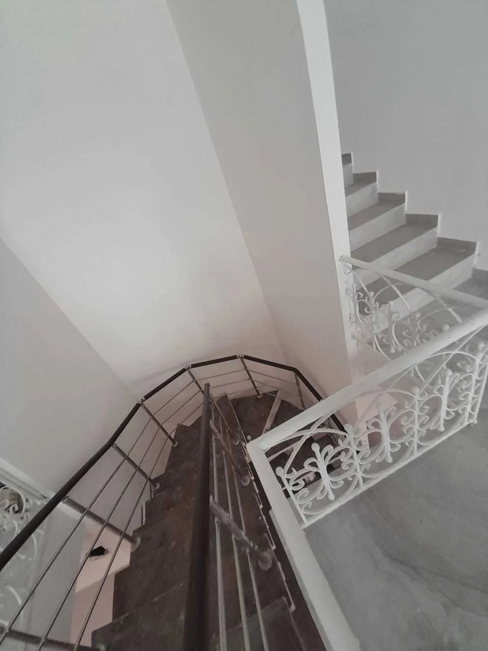 Triplex Shop for Rent in Jdeideh, Metn — الصورة 3