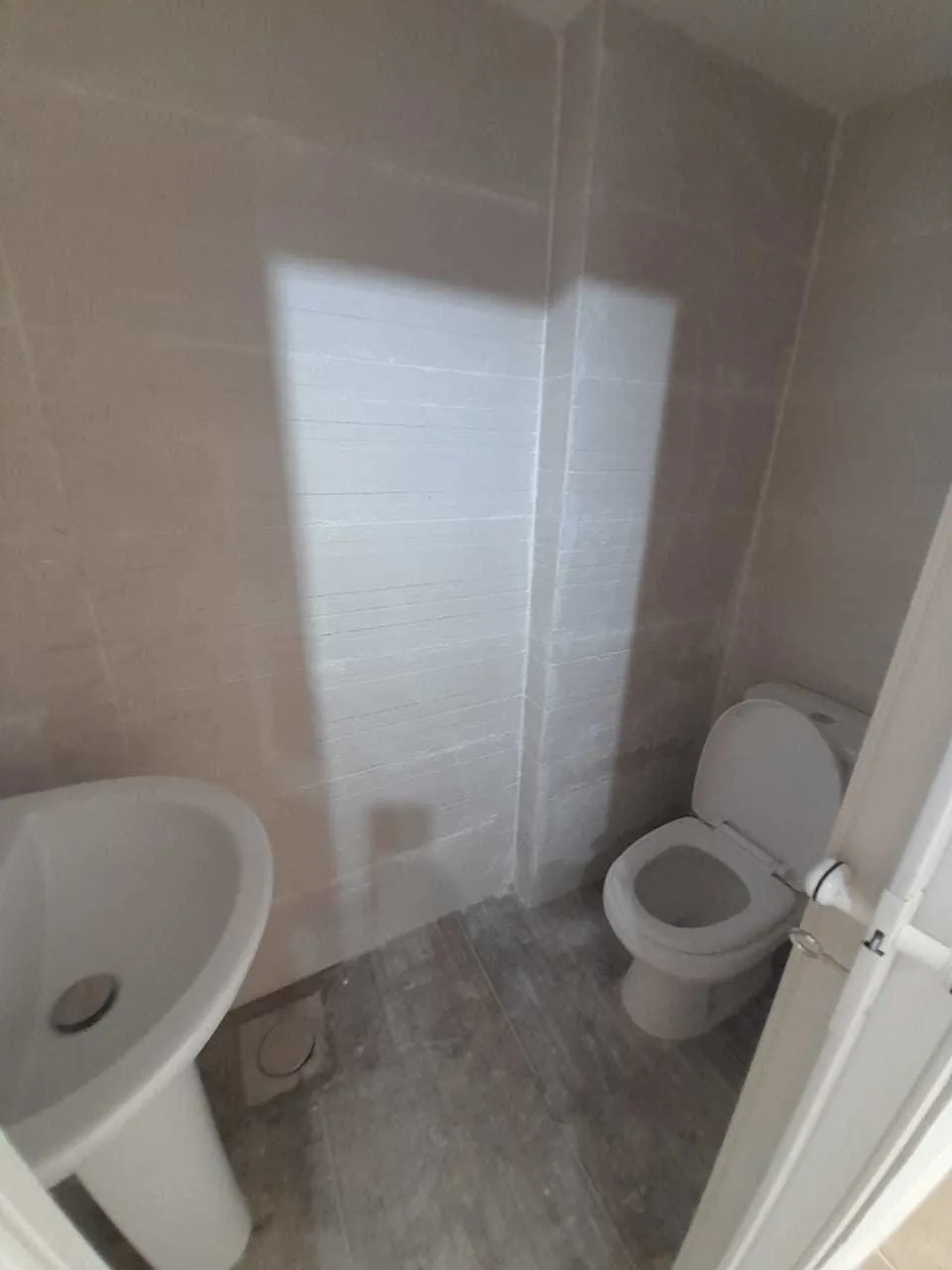 Triplex Shop for Rent in Jdeideh, Metn — الصورة 4