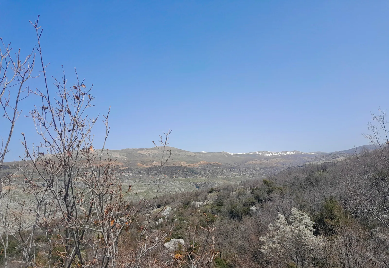 Land in Tarchich, Baabda Overlooking the Mountains