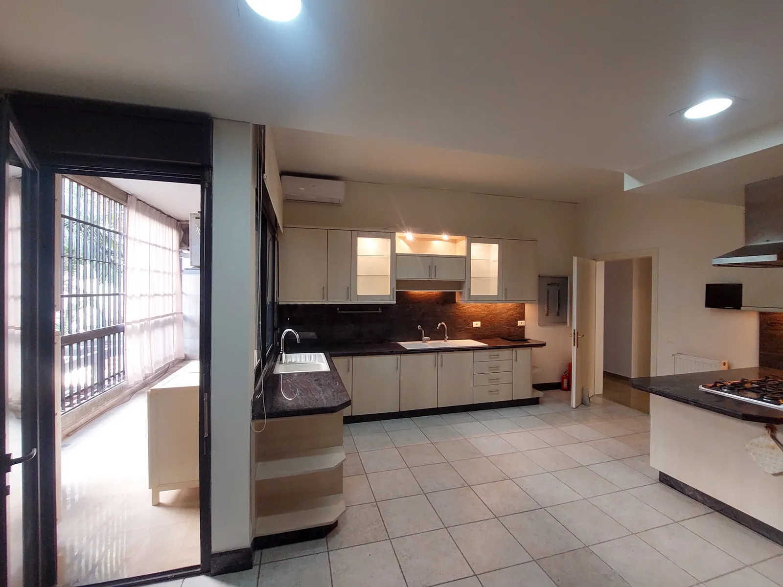 High End Apartment in Biyada, Metn with Terrace — الصورة 5