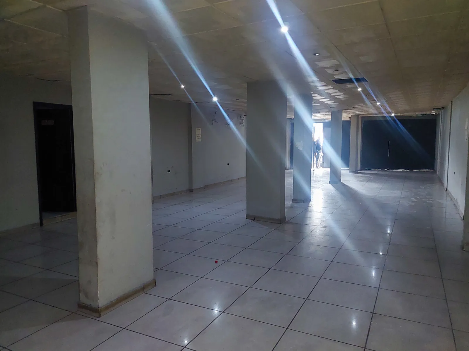 Prime Location Shop/Showroom in Mazraat Yachouh, Metn — الصورة 2