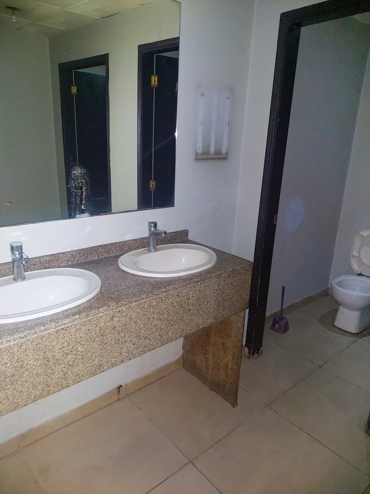 Prime Location Shop/Showroom in Mazraat Yachouh, Metn — الصورة 4