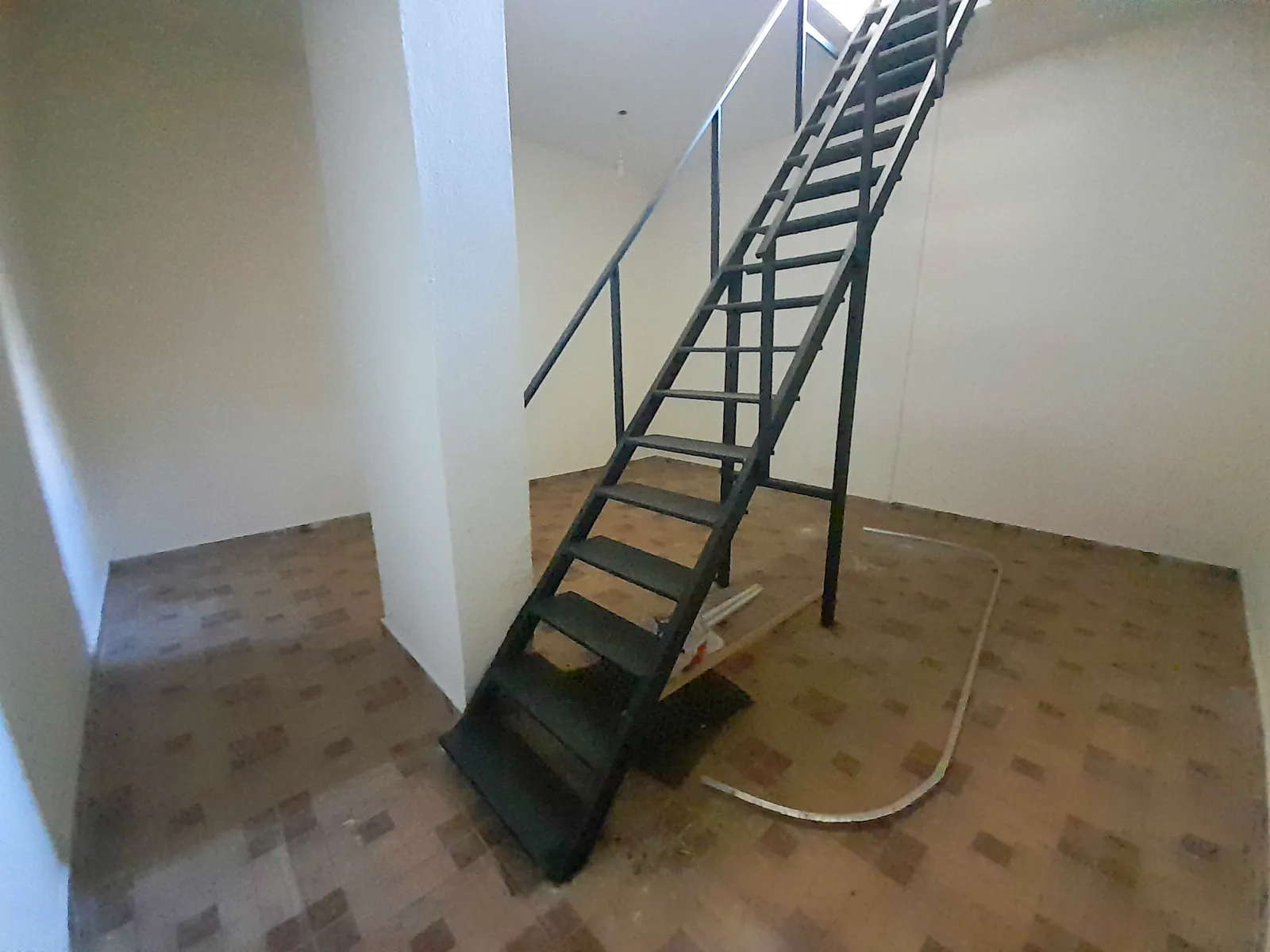 Prime Location Mezzanine Shop in Sehayle, Keserwan