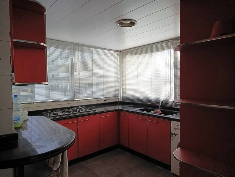 Renovated Apartment in Achrafieh with Mountain, Sea View & Terrace — الصورة 3