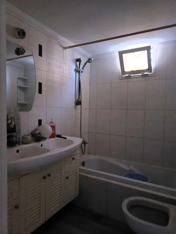 Renovated Apartment in Achrafieh with Mountain, Sea View & Terrace — الصورة 4