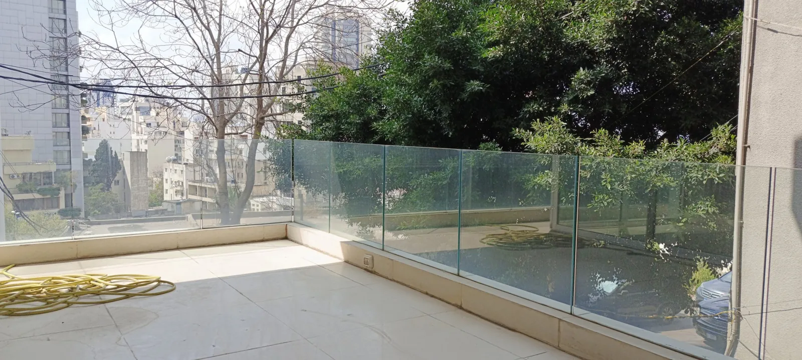 Apartment in Achrafieh, Beirut with Terrace & Backyard — الصورة 2