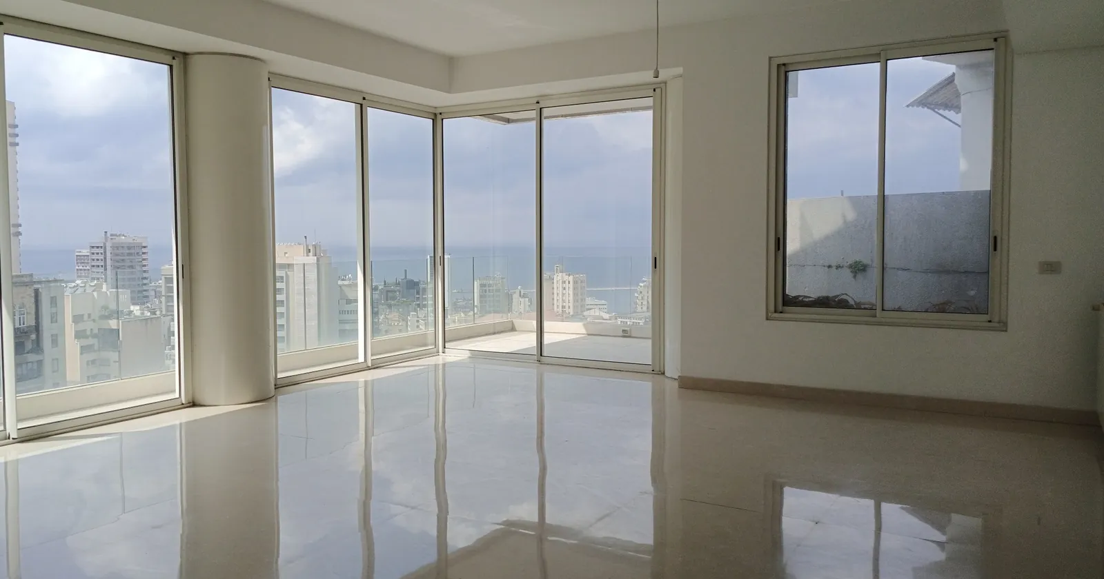 Apartment in Achrafieh, Beirut with City & Sea View — photo 1