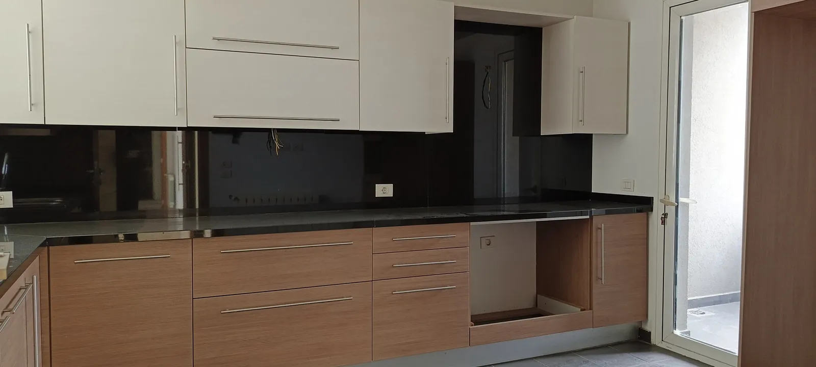 Apartment in Achrafieh, Beirut with City & Sea View — photo 2