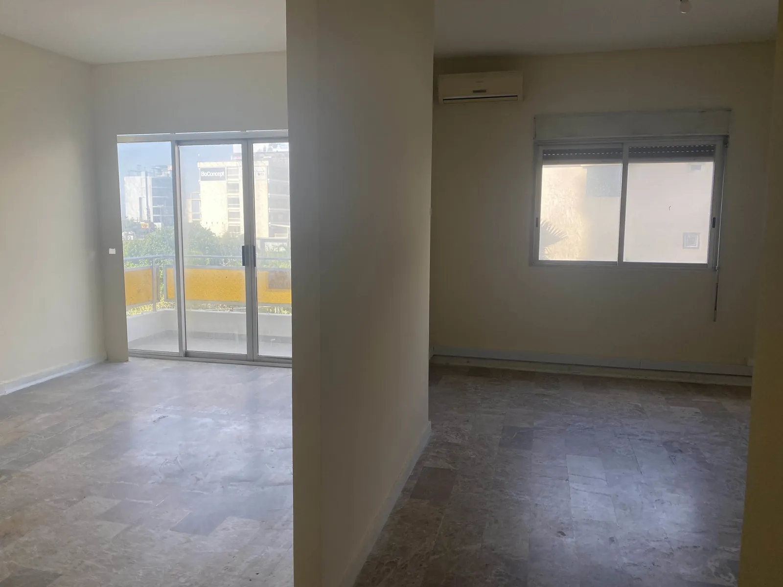 Prime Location Office in Antelias, Metn — الصورة 1