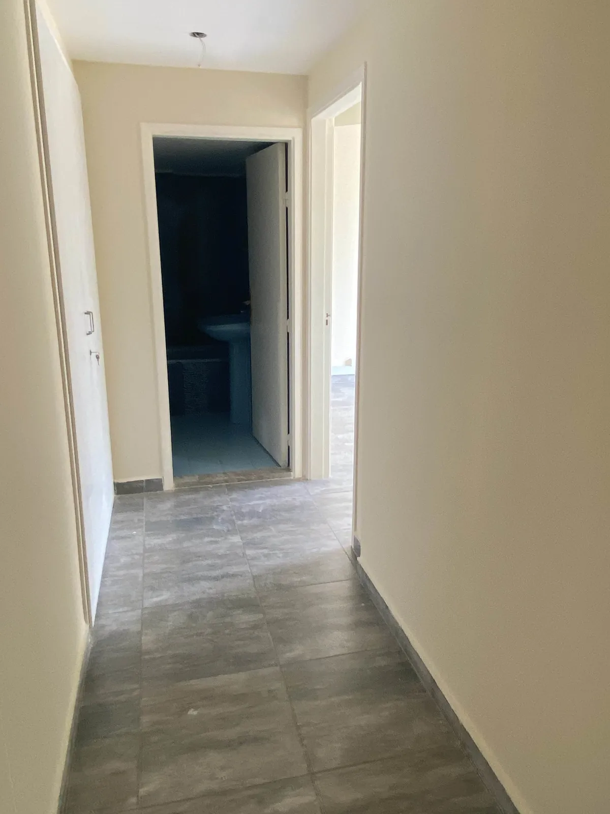 Prime Location Office in Antelias, Metn — الصورة 3