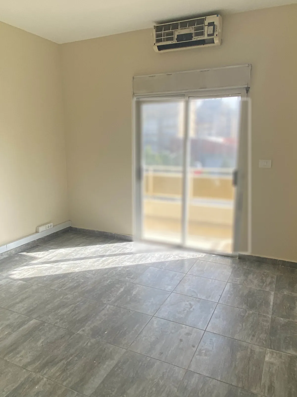 Prime Location Office in Antelias, Metn — الصورة 4