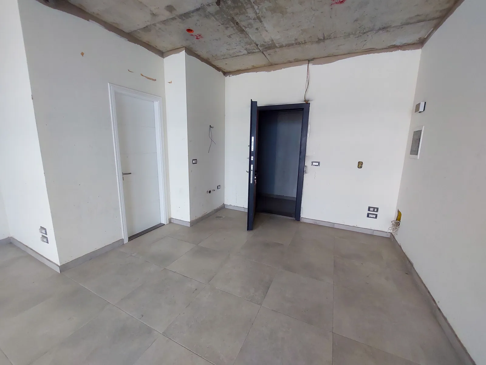 Prime Location Office in Dbayeh, Metn — الصورة 2