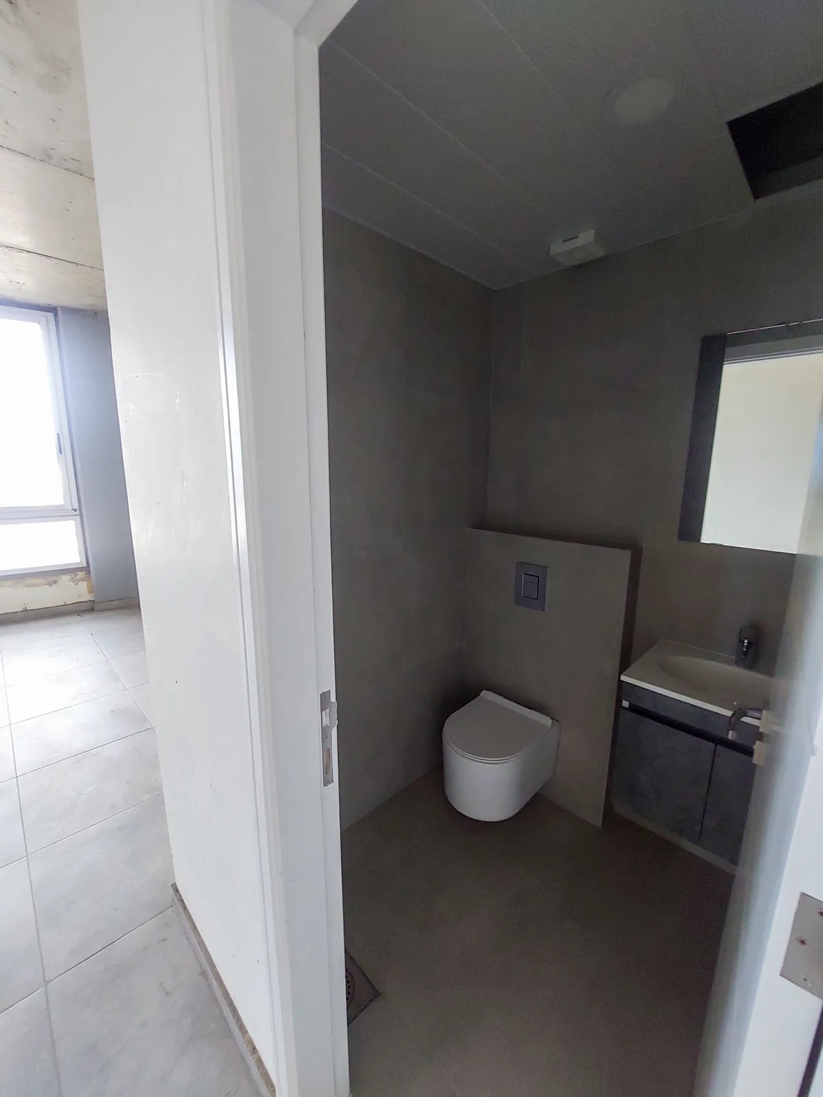 Prime Location Office in Dbayeh, Metn — الصورة 3