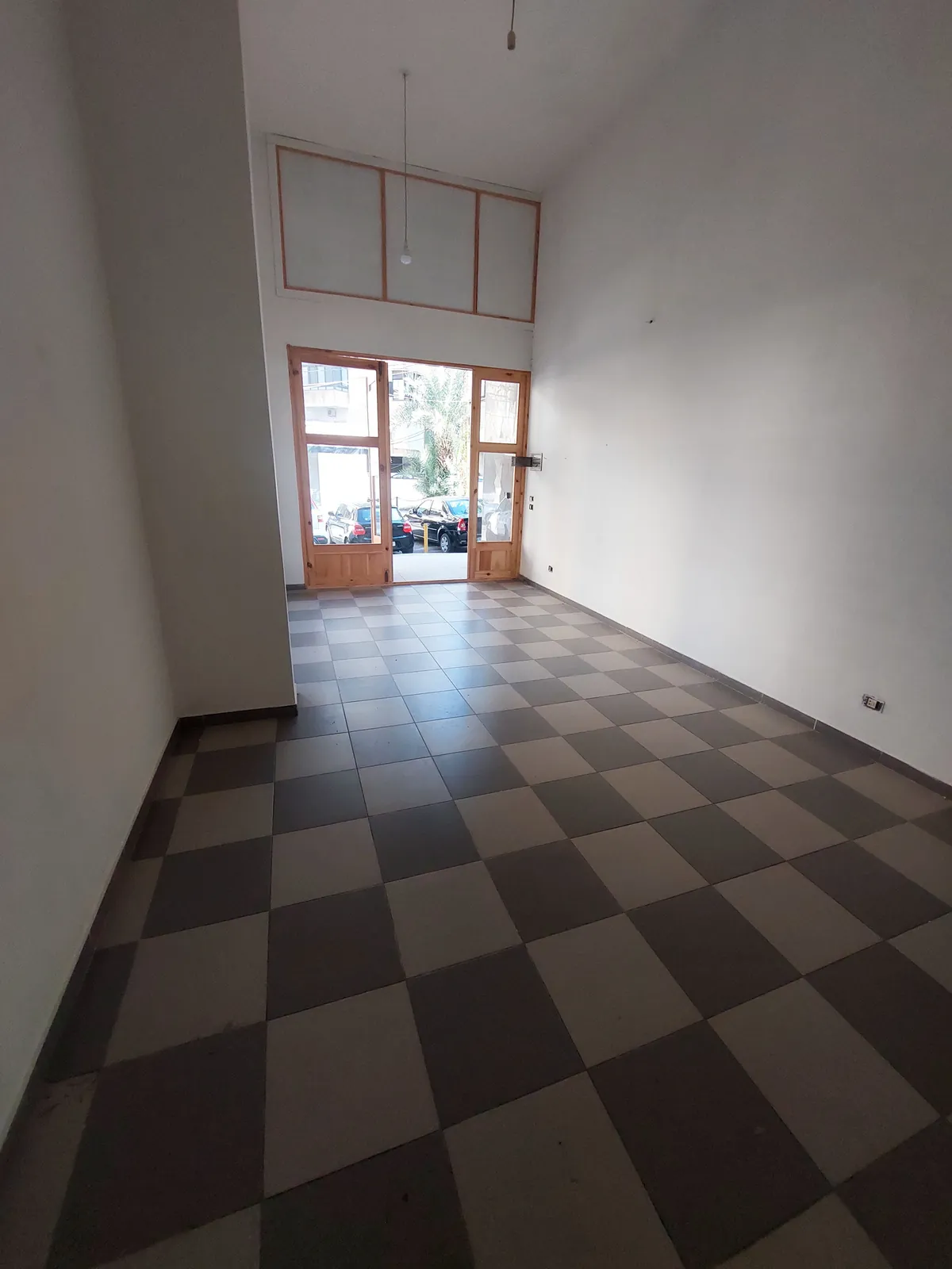 Prime Location Shop for Rent OR Sale in Bauchrieh, Metn