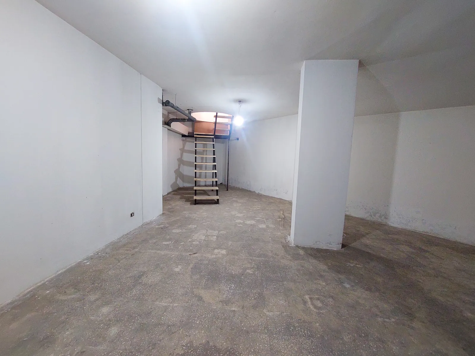 Prime Location Shop for Rent OR Sale in Bauchrieh, Metn — photo 3