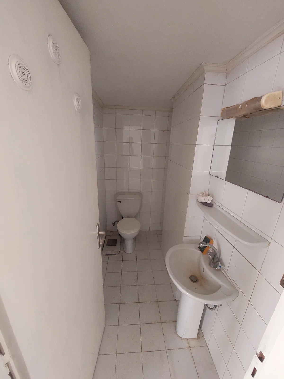 Prime Location Shop for Rent OR Sale in Bauchrieh, Metn — photo 4