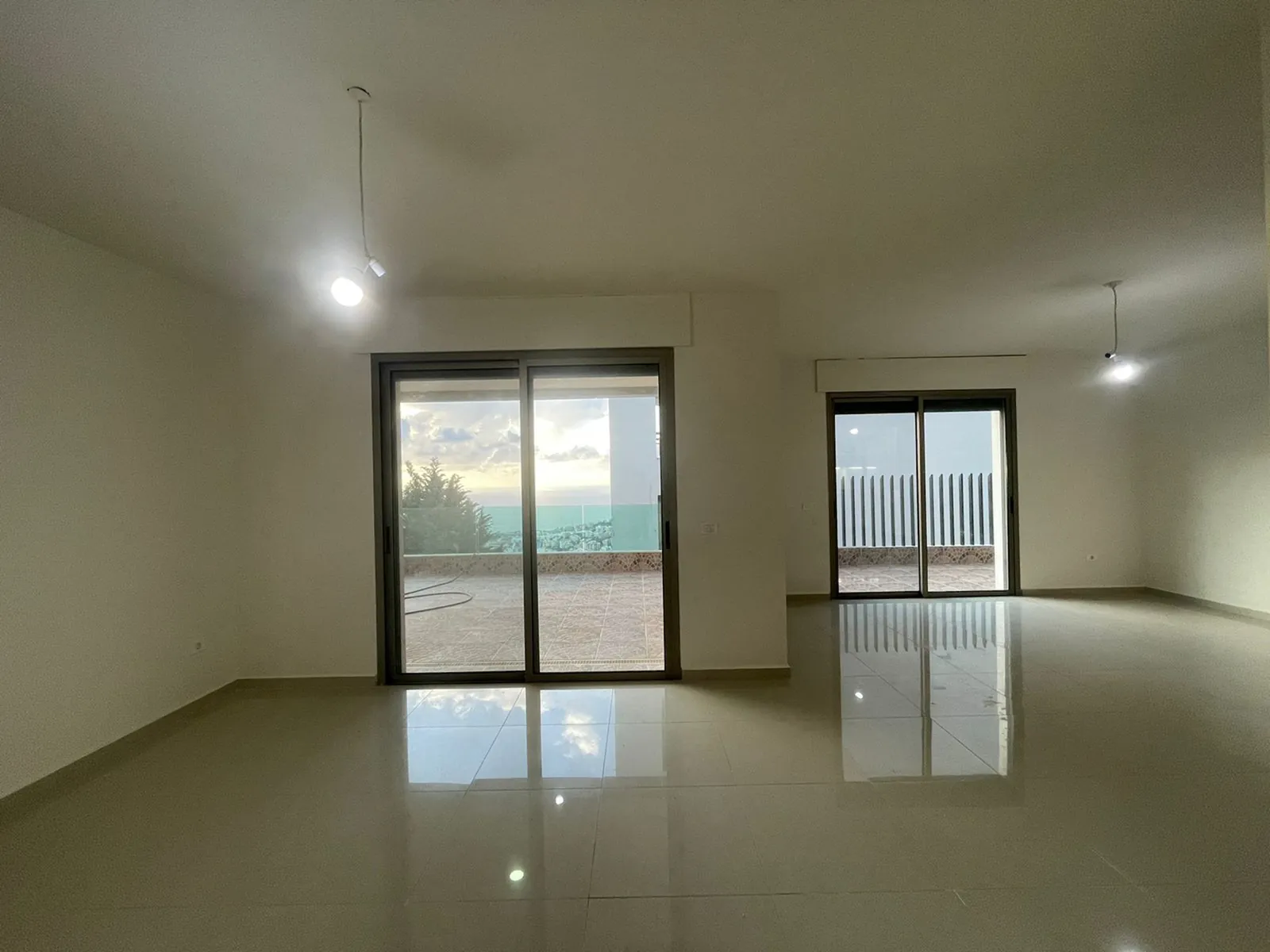 Apartment for Sale or for Rent in Mtayleb, Metn with Terrace — الصورة 2