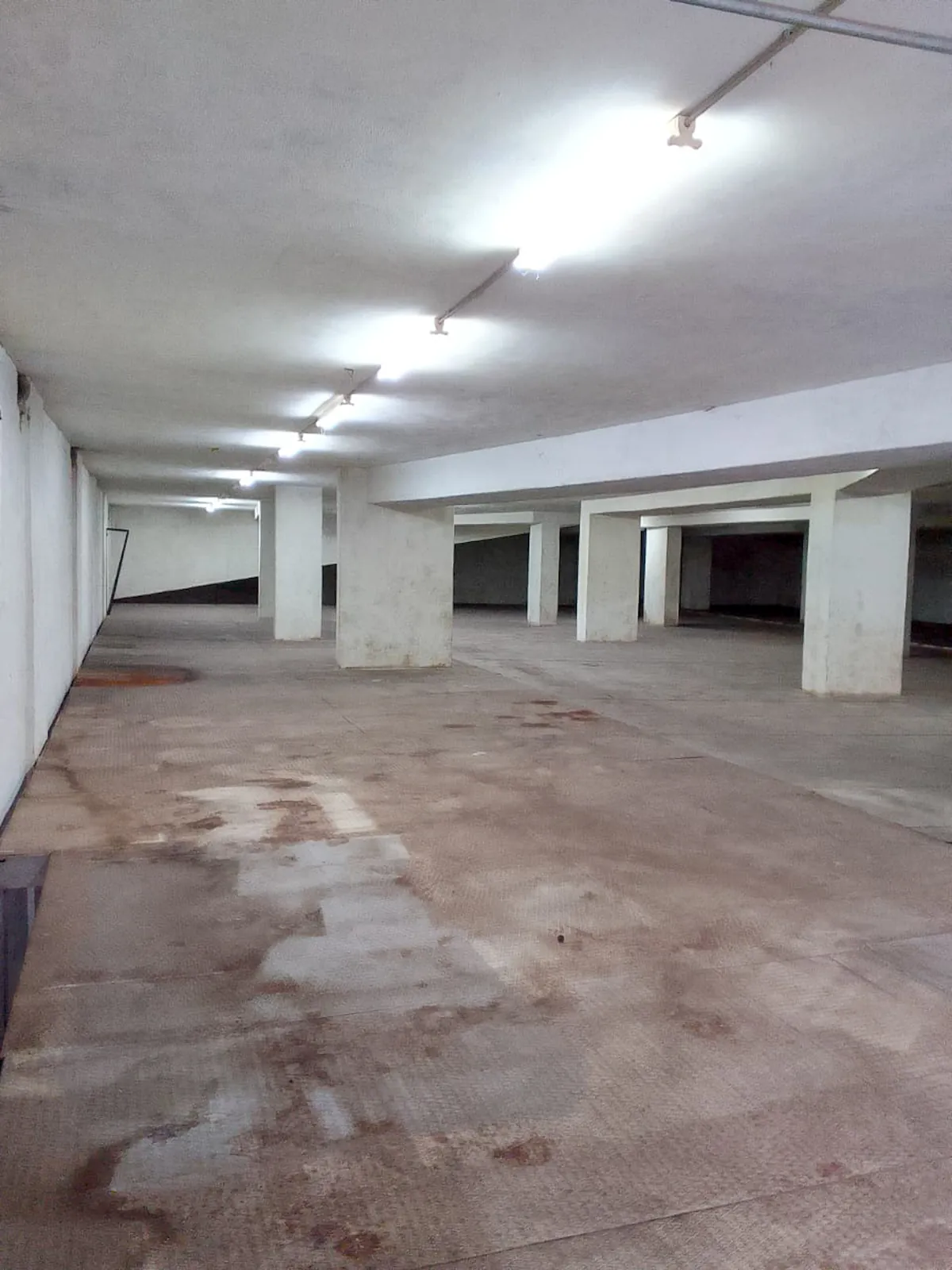 Huge Warehouse in Sabtieh, Metn with Container Access — الصورة 1