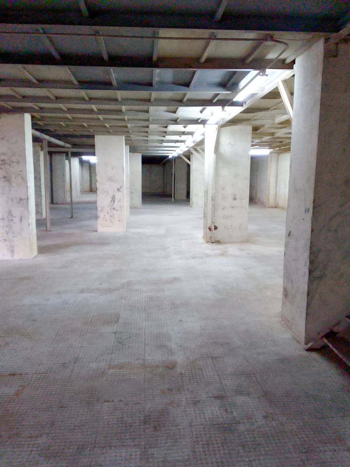 Huge Warehouse in Sabtieh, Metn with Container Access — الصورة 2
